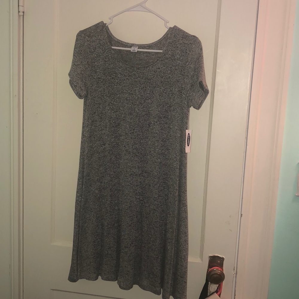 NEVER WORN!! Super cute old navy grey shift dress!